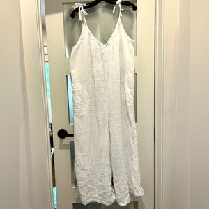 Women’s Old Navy size XL white jumpsuit/romper cotton